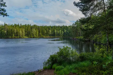 Northern Lake 4K Wallpaper · nature · 3840×2560