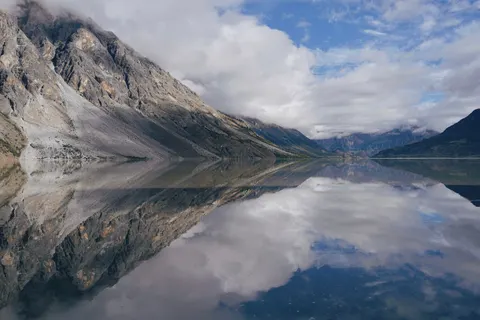 Mountain Lake 4K Wallpaper · mountains · 3840×2560