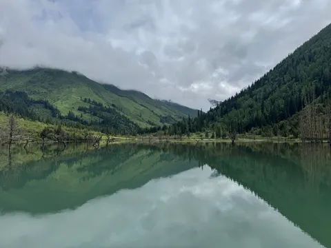Mountain Lake 4K Wallpaper · mountains · 3840×2880