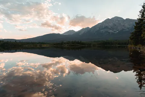 Mountain Lake 4K Wallpaper · mountains · 3840×2561