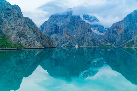 Mountain Lake 4K Wallpaper · mountains · 3840×2560