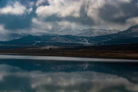 Mountain Lake 4K Wallpaper · mountains · 3840×2560