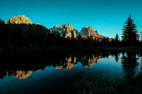 Mountain Lake 4K Wallpaper · mountains · 3840×2560