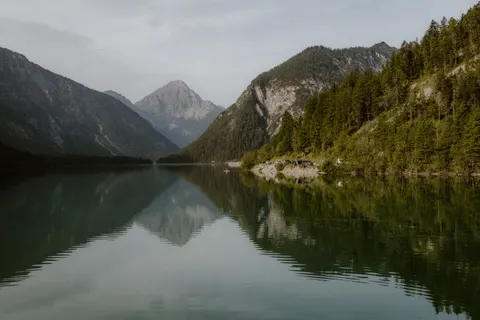 Mountain Lake 4K Wallpaper · mountains · 3840×2560