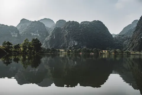Mountain Lake 4K Wallpaper · mountains · 3840×2560