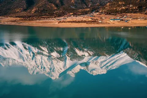 Mountain Lake 4K Wallpaper · mountains · 3840×2560