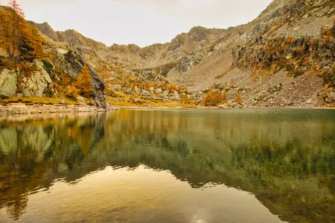 Mountain Lake 4K Wallpaper · mountains · 3840×2560
