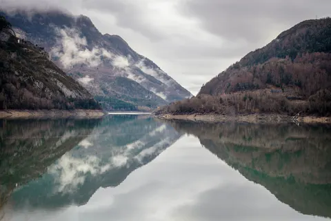 Mountain Lake 4K Wallpaper · mountains · 3840×2560