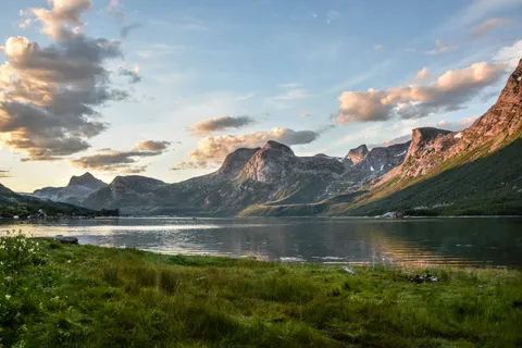 Mountain Lake 4K Wallpaper · mountains · 3840×2560