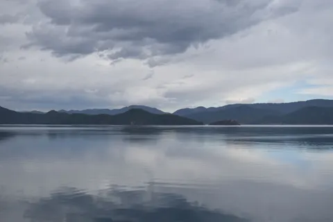 Mountain Lake 4K Wallpaper · mountains · 3840×2560
