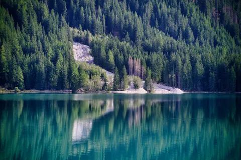 Mountain Lake 4K Wallpaper · mountains · 3840×2555