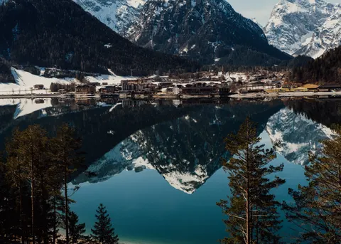 Mountain Lake 4K Wallpaper · mountains · 3840×2743