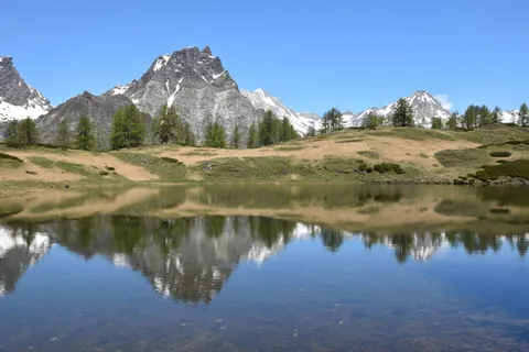 Mountain Lake 4K Wallpaper · mountains · 3840×2560