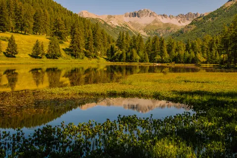 Mountain Lake 4K Wallpaper · mountains · 3840×2560