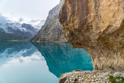 Mountain Lake 4K Wallpaper · mountains · 3840×2560