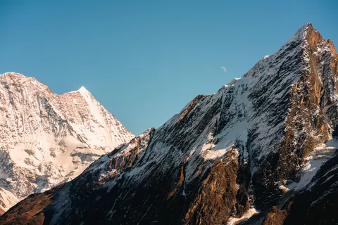Himalayan Peaks 4K Wallpaper · mountains · 3840×2561