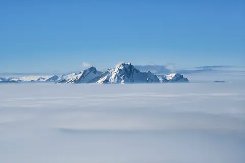 Above the Clouds 4K Wallpaper · mountains · 3840×2560