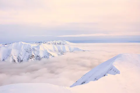 Above the Clouds 4K Wallpaper · mountains · 3840×2560