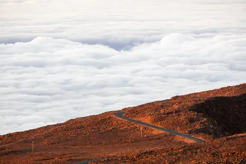 Above the Clouds 4K Wallpaper · mountains · 3840×2560