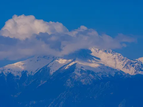 Above the Clouds 4K Wallpaper · mountains · 3840×2880