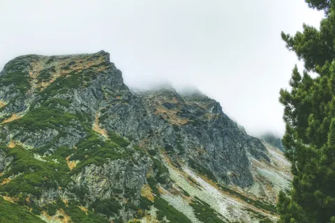 Above the Clouds 4K Wallpaper · mountains · 3840×2563
