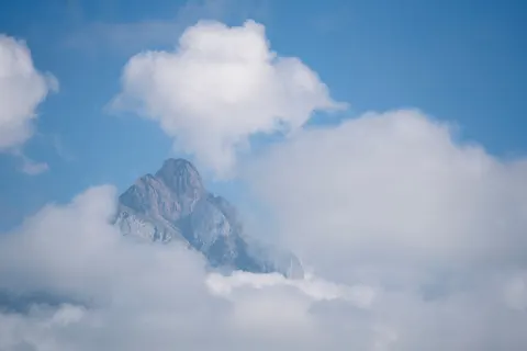 Above the Clouds 4K Wallpaper · mountains · 3840×2561