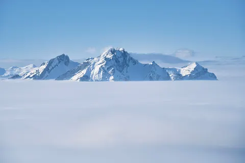 Above the Clouds 4K Wallpaper · mountains · 3840×2561