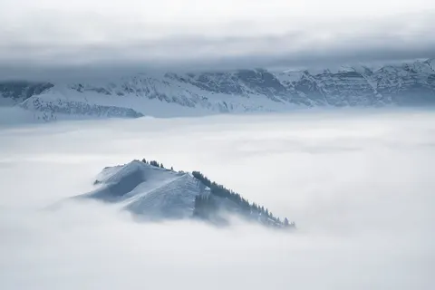 Above the Clouds 4K Wallpaper · mountains · 3840×2561