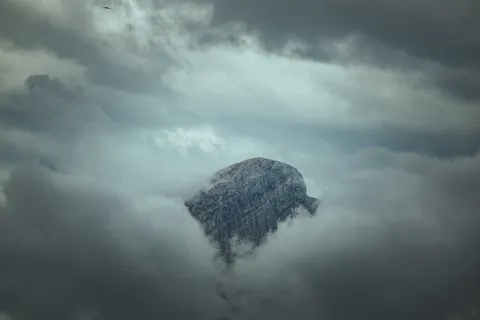 Above the Clouds 4K Wallpaper · mountains · 3840×2560