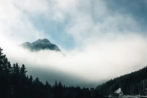 Above the Clouds 4K Wallpaper · mountains · 3840×2561