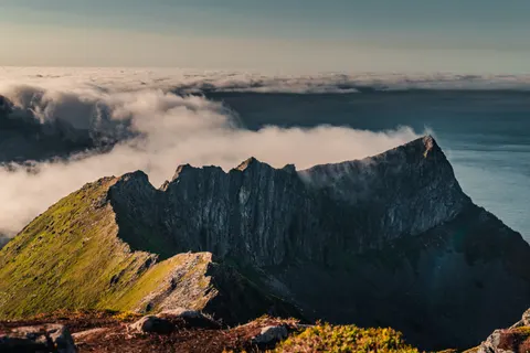 Above the Clouds 4K Wallpaper · mountains · 3840×2560