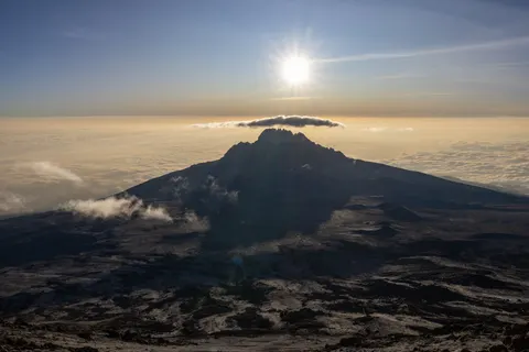 Above the Clouds 4K Wallpaper · mountains · 3840×2561