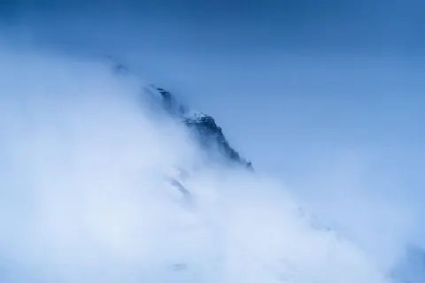 Above the Clouds 4K Wallpaper · mountains · 3840×2560