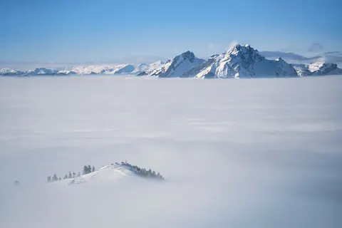 Above the Clouds 4K Wallpaper · mountains · 3840×2561