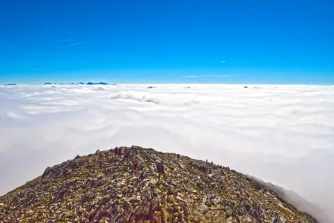 Above the Clouds 4K Wallpaper · mountains · 3840×2560