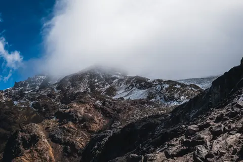 Above the Clouds 4K Wallpaper · mountains · 3840×2560