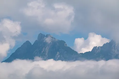 Above the Clouds 4K Wallpaper · mountains · 3840×2561
