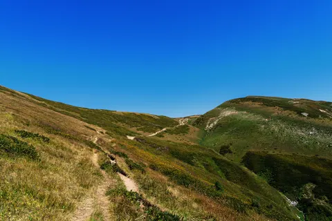 Mountain Trail 4K Wallpaper · mountains · 3840×2560