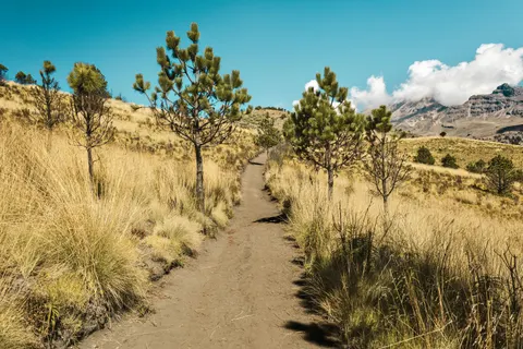 Mountain Trail 4K Wallpaper · mountains · 3840×2560