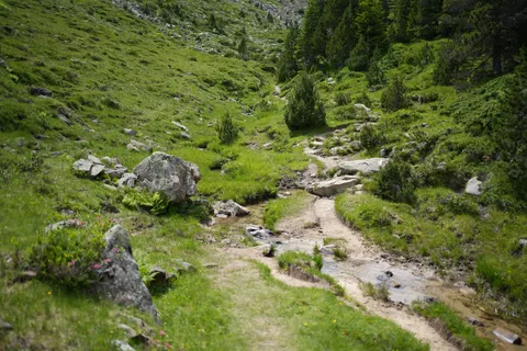 Mountain Trail 4K Wallpaper · mountains · 3840×2560