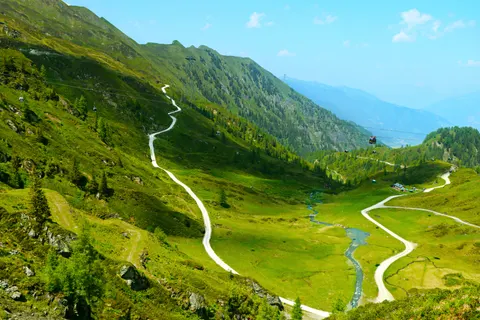 Mountain Trail 4K Wallpaper · mountains · 3840×2560