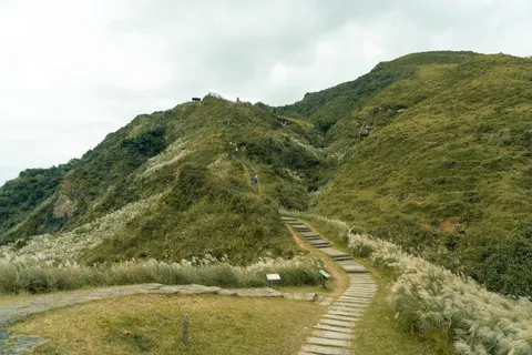 Mountain Trail 4K Wallpaper · mountains · 3840×2561