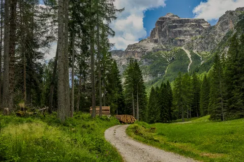 Mountain Trail 4K Wallpaper · mountains · 3840×2560
