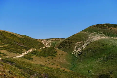 Mountain Trail 4K Wallpaper · mountains · 3840×2560