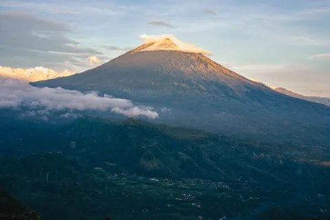 Volcanic Peak 4K Wallpaper · mountains · 3840×2560