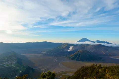 Volcanic Peak 4K Wallpaper · mountains · 3840×2560