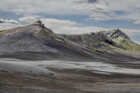 Volcanic Peak 4K Wallpaper · mountains · 3840×2560