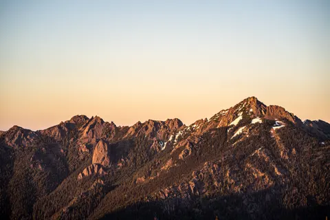 Golden Peak 4K Wallpaper · mountains · 3840×2560