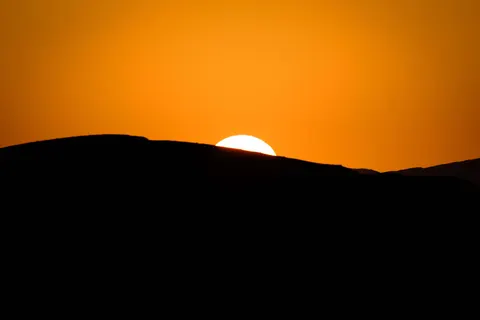 Golden Peak 4K Wallpaper · mountains · 3840×2560