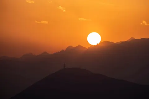 Golden Peak 4K Wallpaper · mountains · 3840×2560